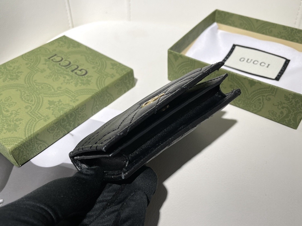 グッチ財布コピー背面デザイン